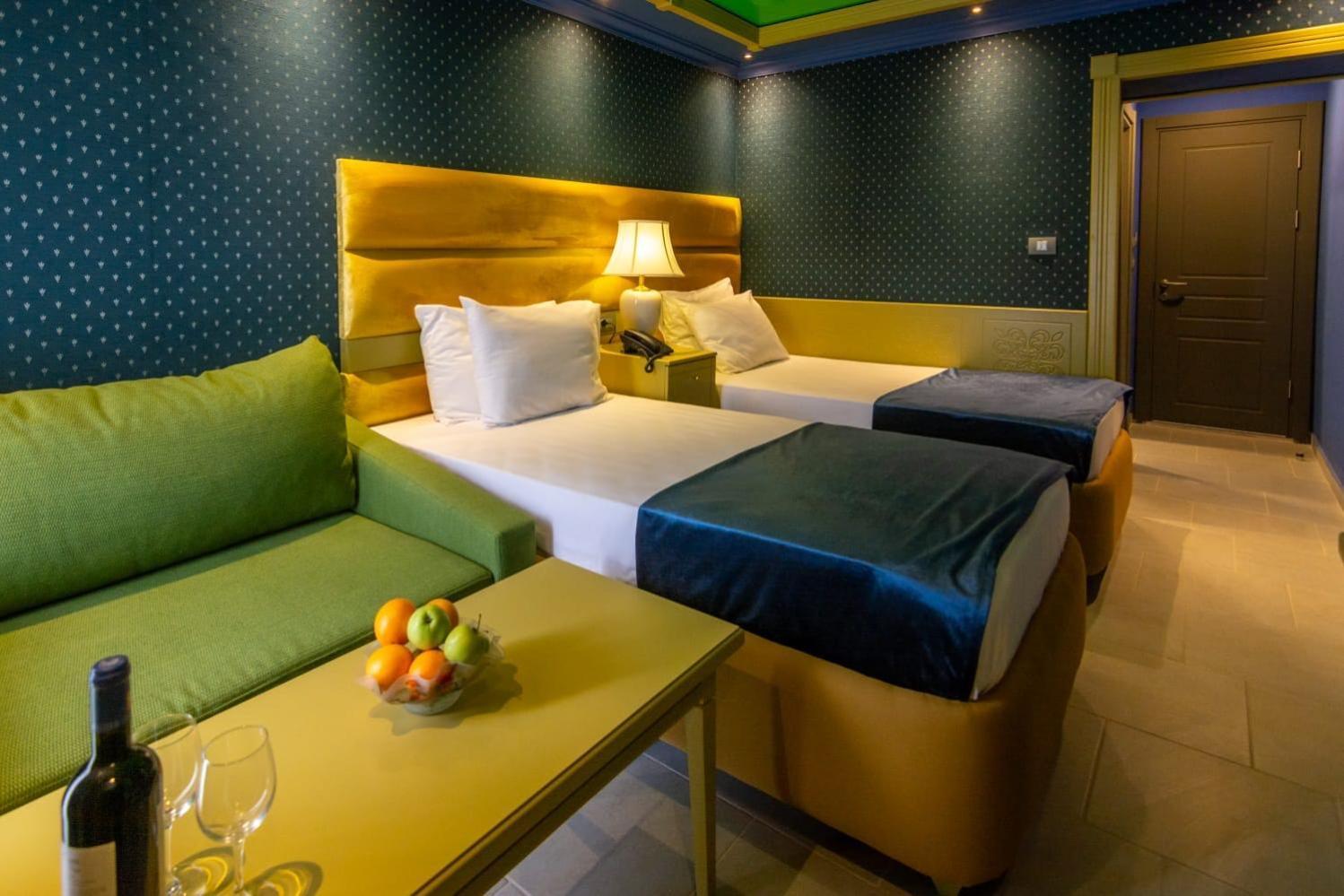 Hotel Craiova By Phoenicia Blue View Olimp Luaran gambar